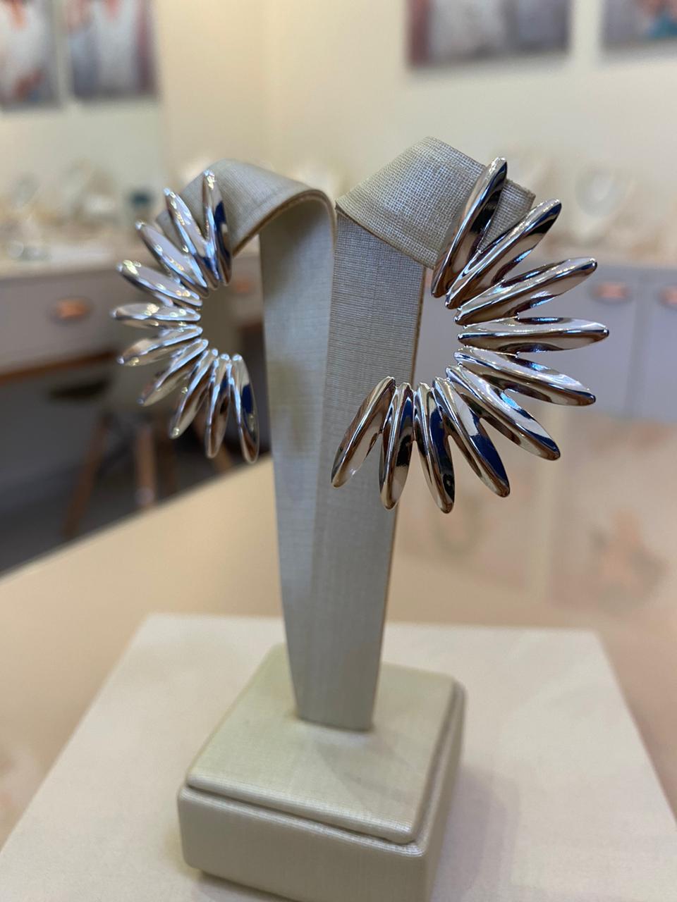 BRINCO MEIA FLOR BANHO DIAMANTE