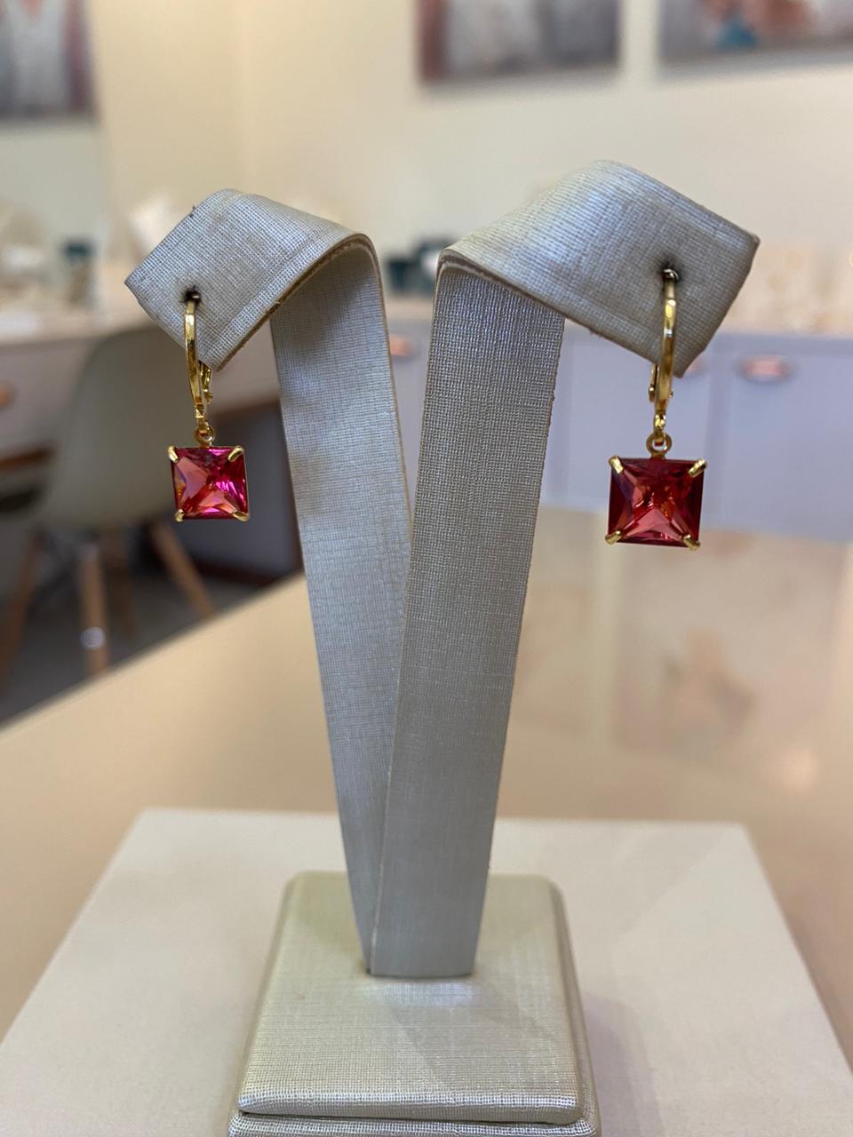 BRINCO ARGOLA ZIRCÔNIA QUADRADA PINK