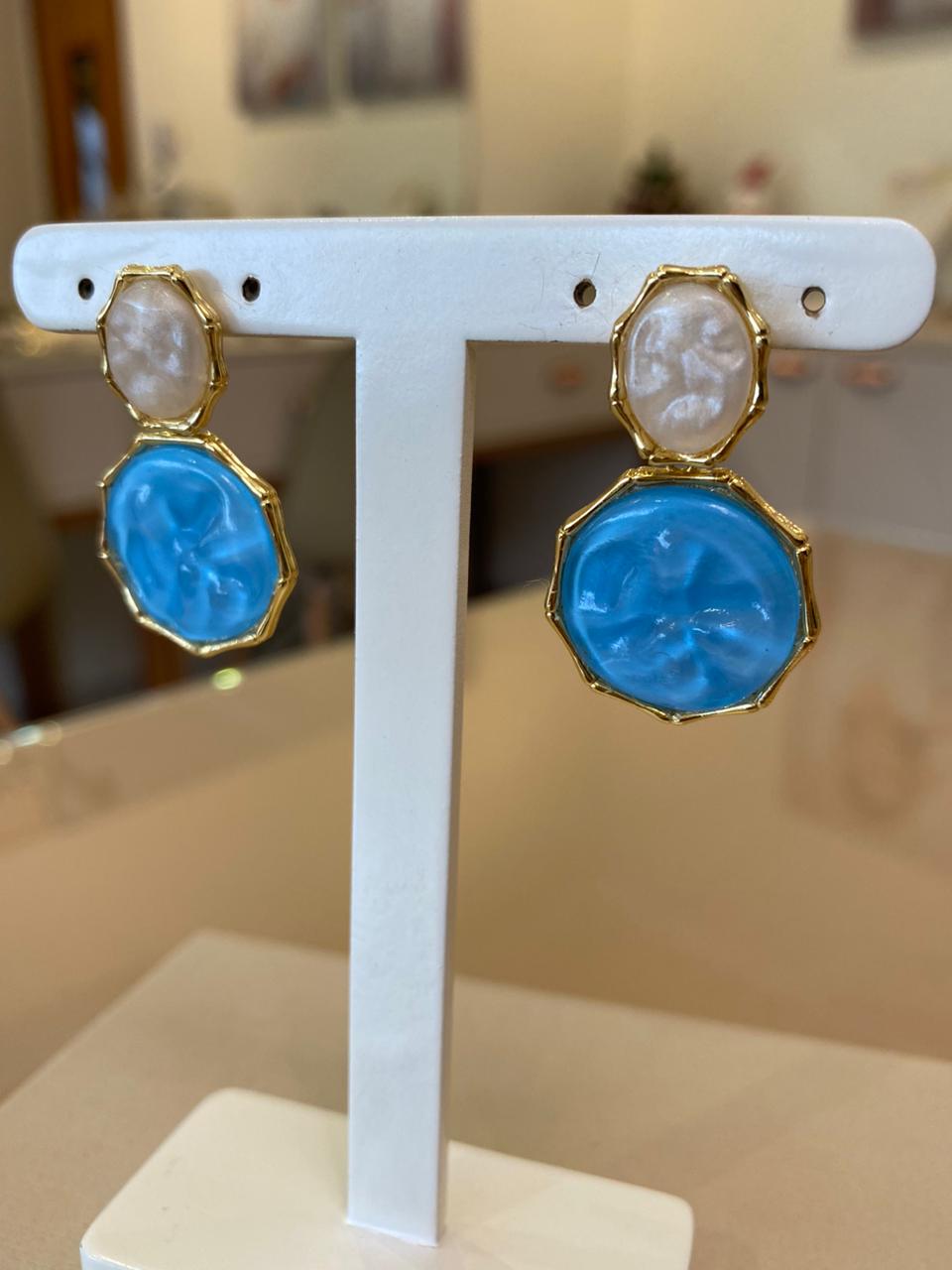 BRINCO ORGÂNICO MADREPÉROLA E AZUL PASTEL