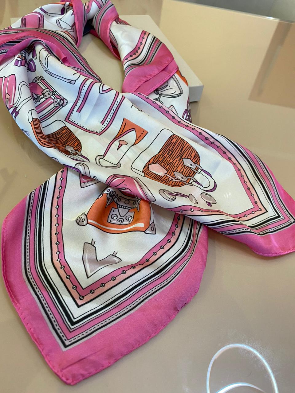 LENÇO ROSA E BRANCO 70X70CM