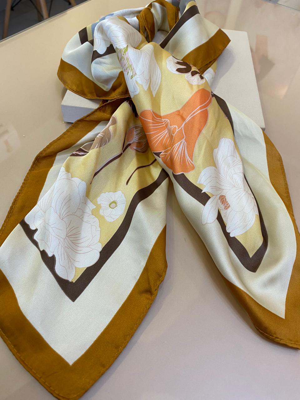 LENÇO OFF WHITE, LARANJA E AZUL 70X70CM