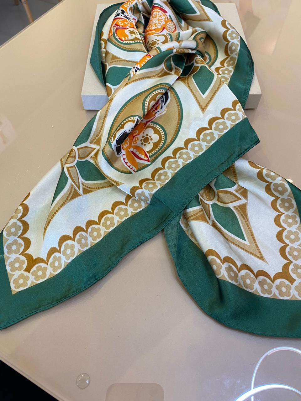 LENÇO VERDE E LARANJA 70X70CM