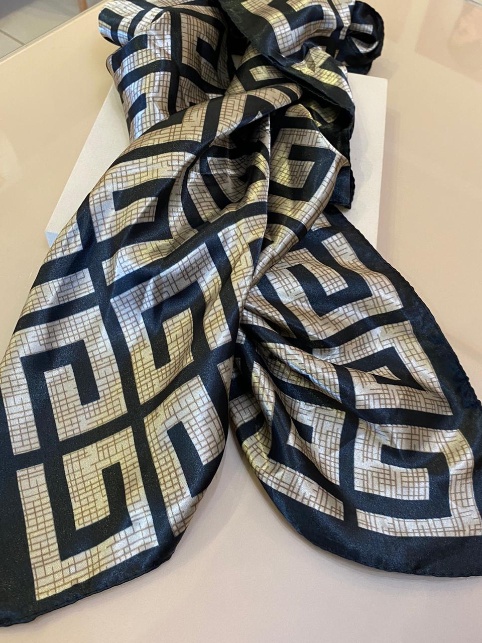 LENÇO PRETO E NUDE 90X90CM