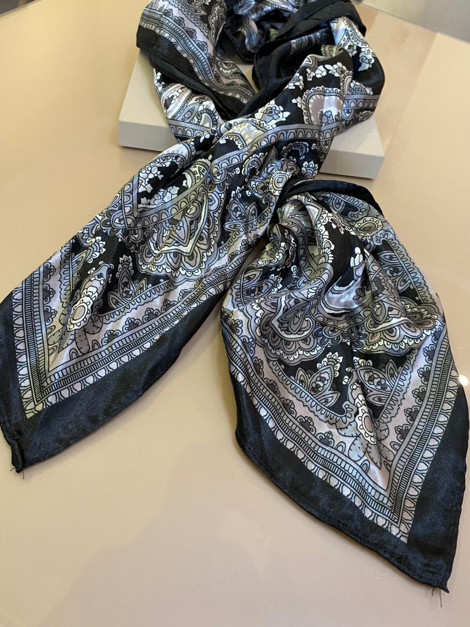 LENÇO PRETO E CINZA 90X90CM