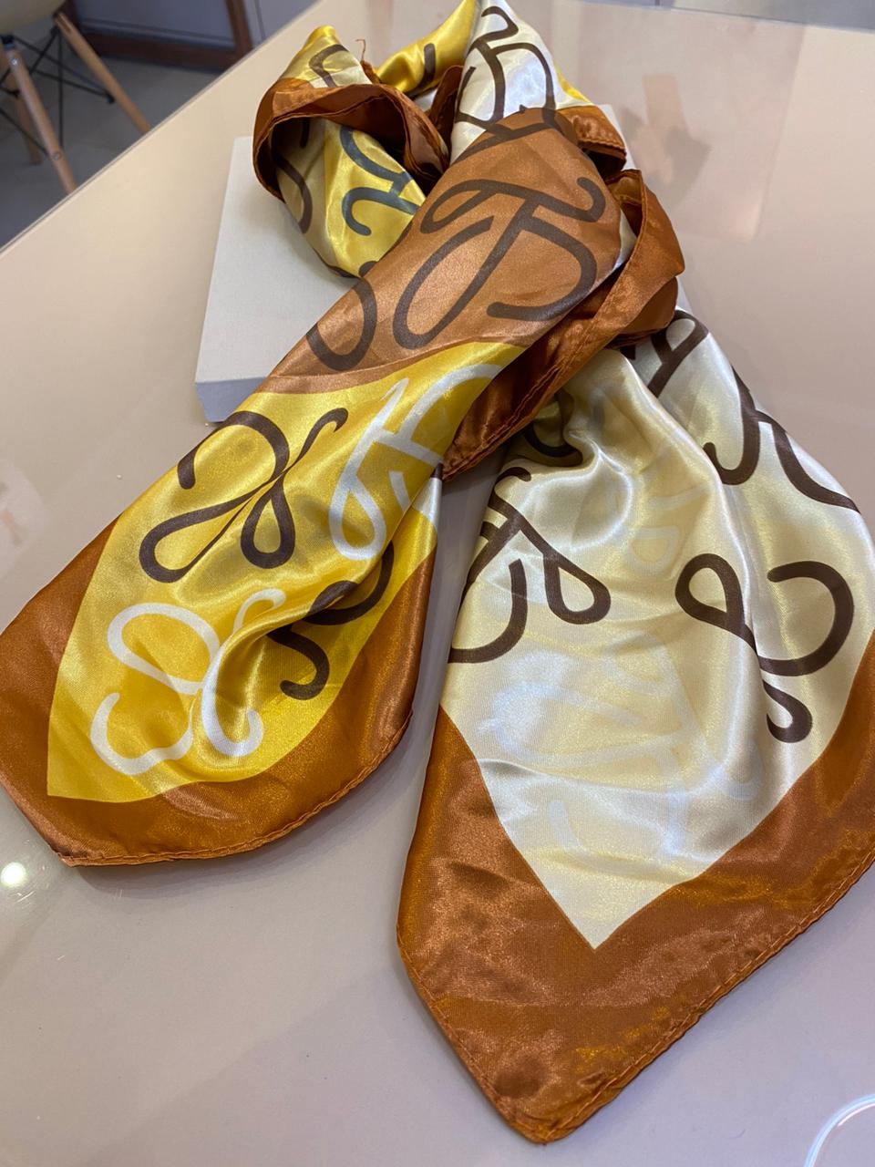 LENÇO AMARELO, NUDE E MARROM 90X90CM