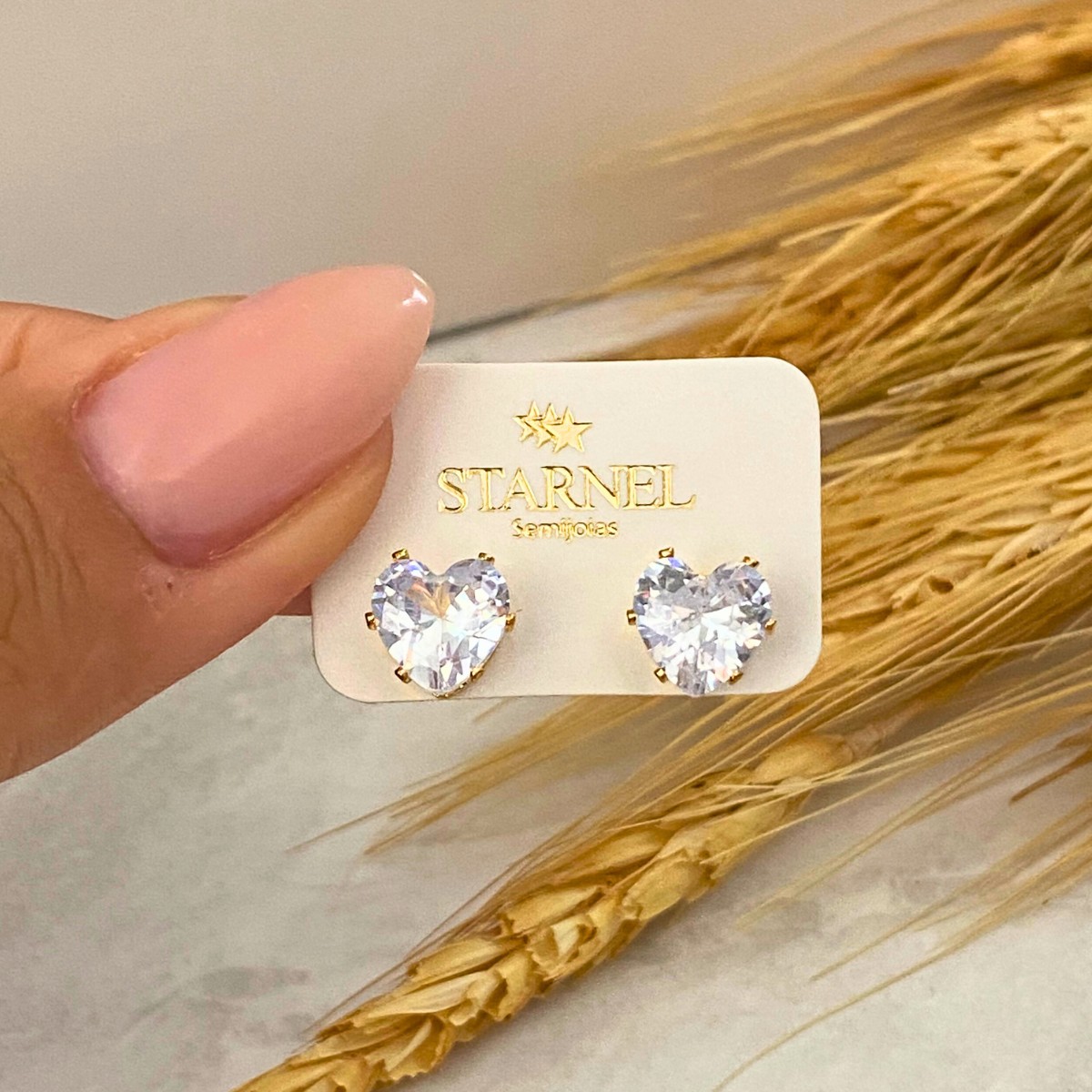 BRINCO PEQUENO ZIRCONIA CORAÇAO CAIXA ALTA 8MM