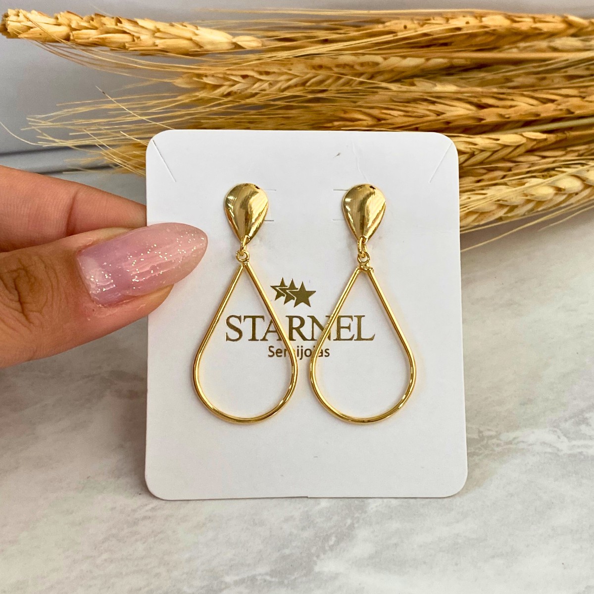 BRINCO MEDIO GOTA FIO VAZADO 47MM