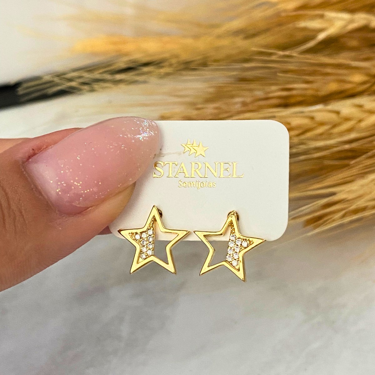 BRINCO PEQUENO ESTRELA METADE CRAVEJADA METADE LISA