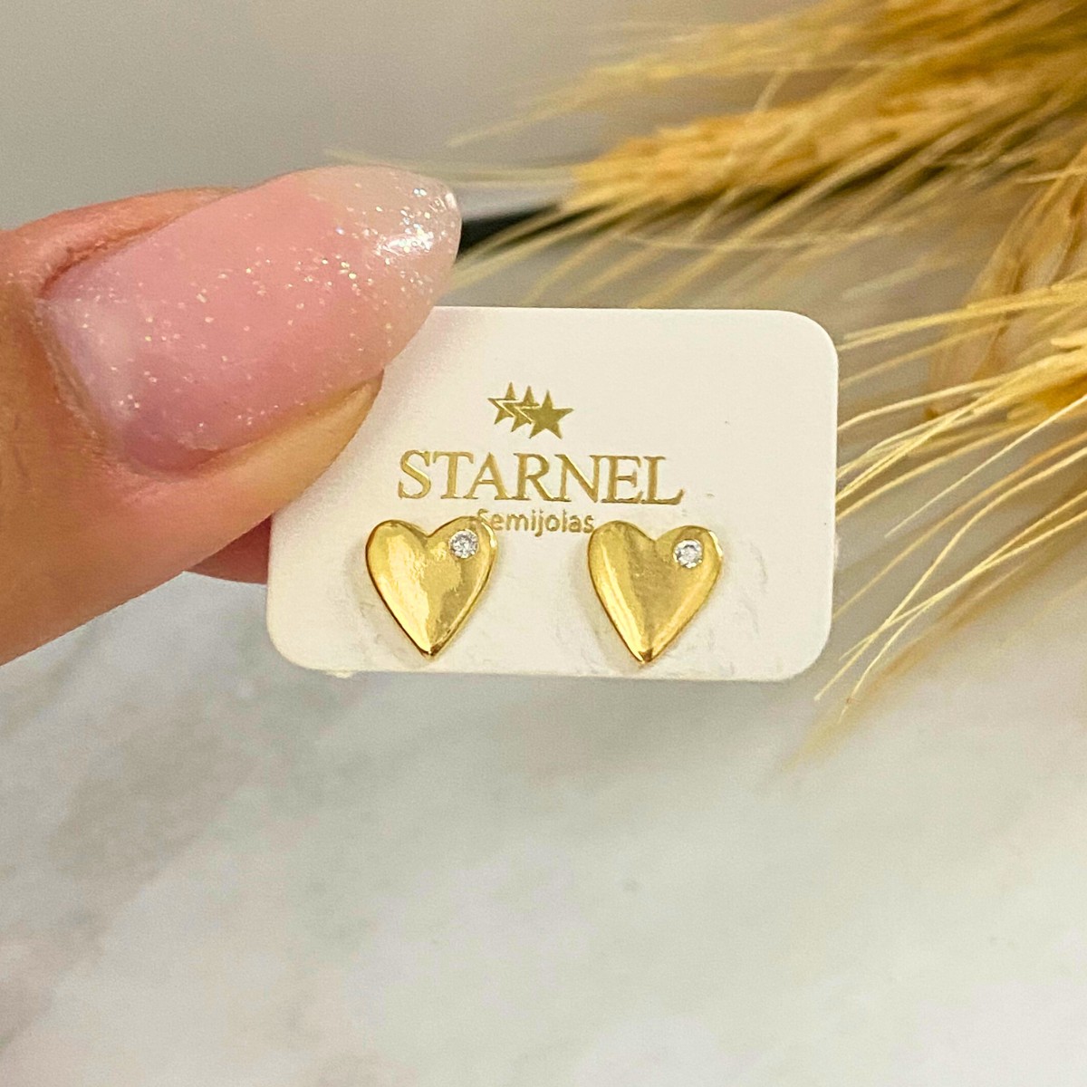 BRINCO PEQUENO CORAÇÃO DE CHAPA COM 1 ZIRCONIA 7MM