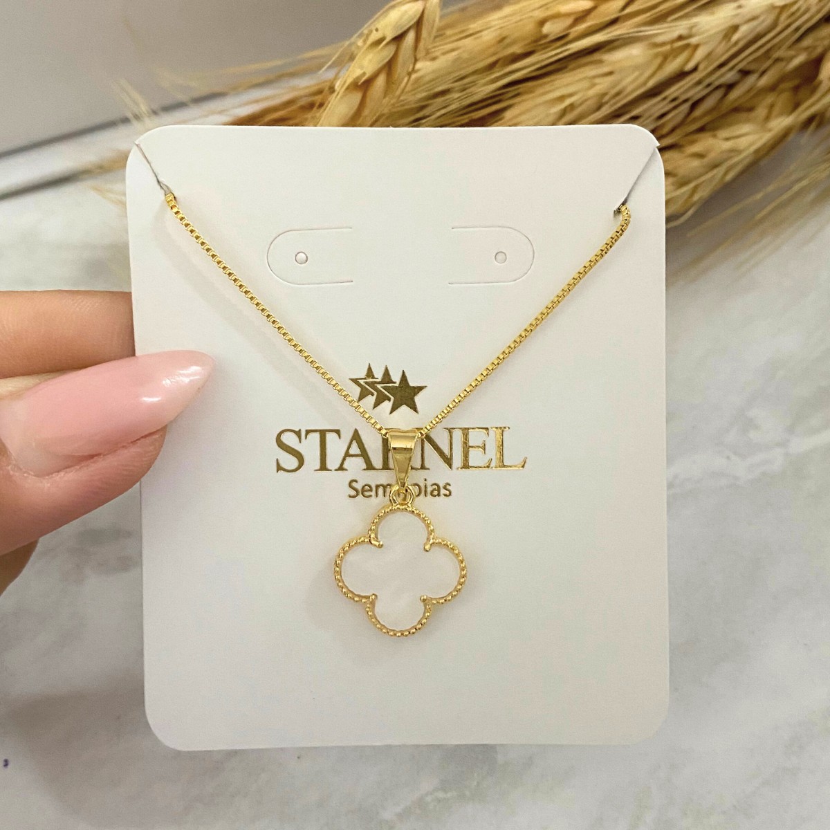GARGANTILHA VENEZIANA + PINGENTE TREVO DE 4 FOLHAS BRANCO PEROLADO RESINA 15MM