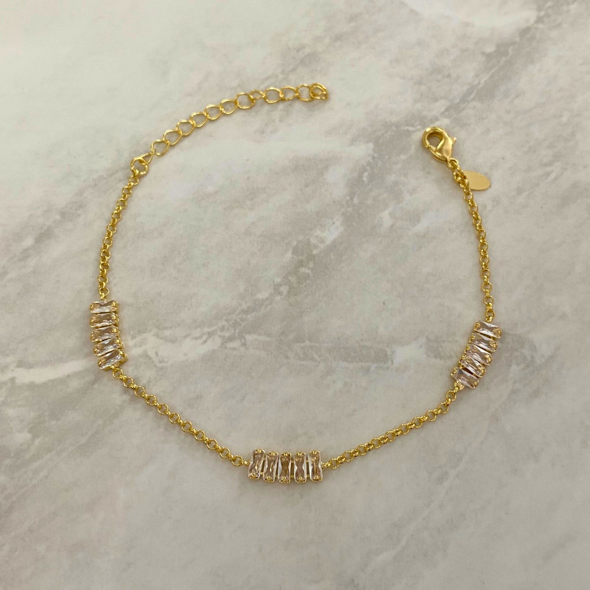 PULSEIRA ELO PORTUGUES COM 3 PLACAS DE RIVIERA RETANGULAR CRISTAL