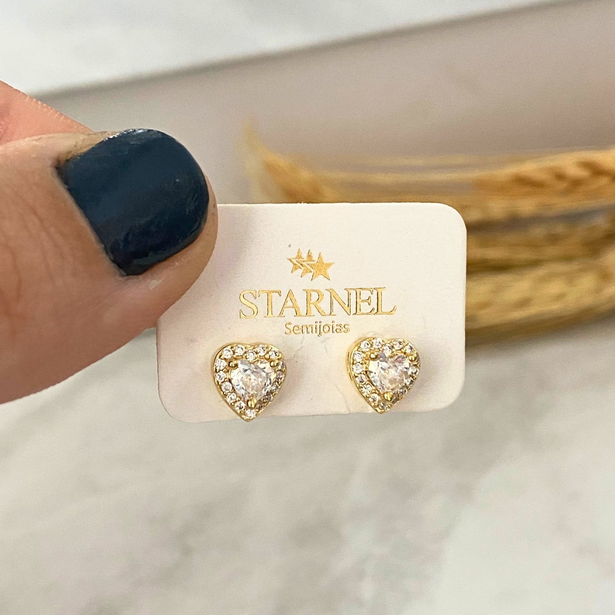 BRINCO CORAÇÃO CRAVEJADO COM 1 ZIRCONIA CRISTAL