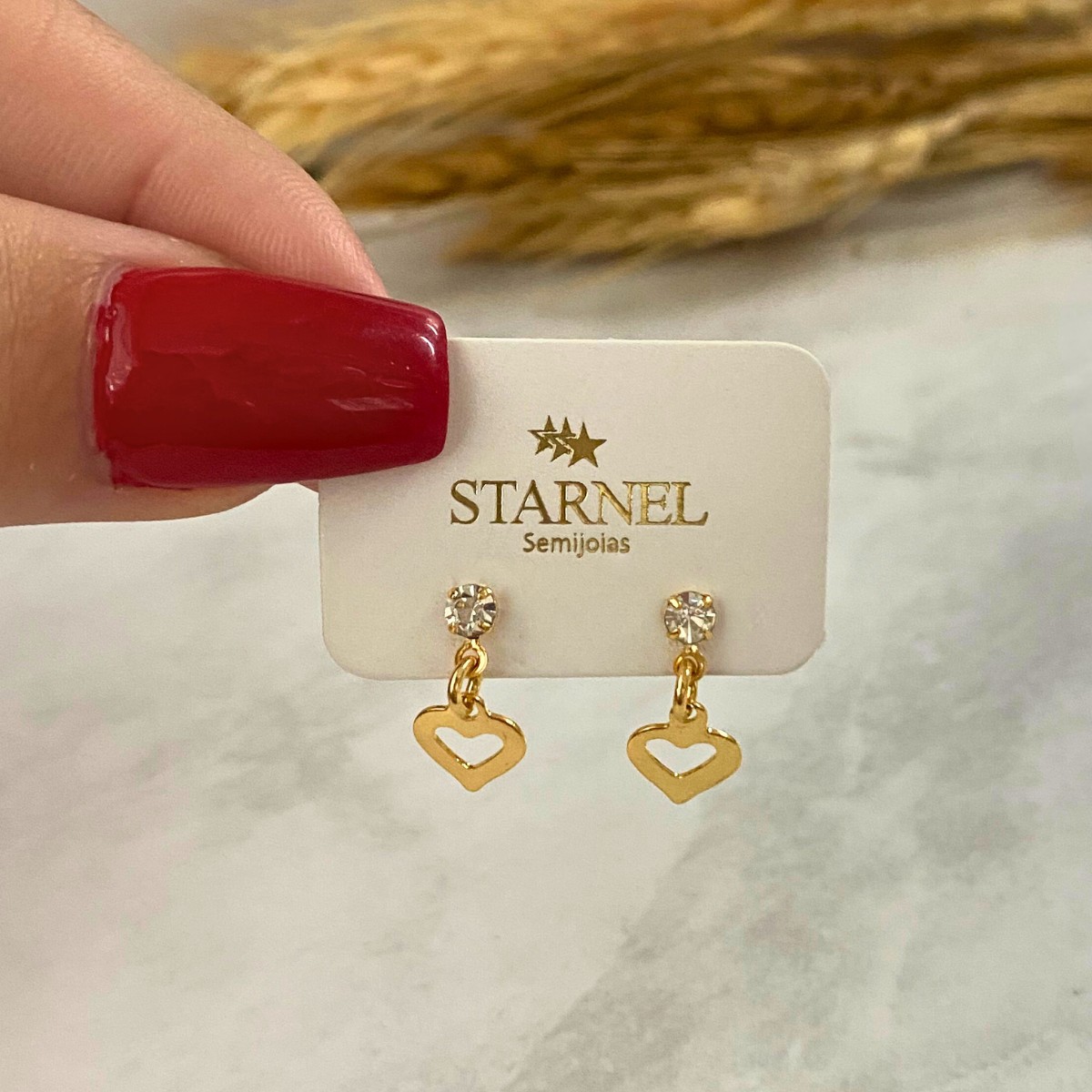 BRINCO PEQUENO PONTO DE LUZ REDONDO COM 1 PINGENTE DE CORAÇÃO CHAPA LISA VAZADO 15MM