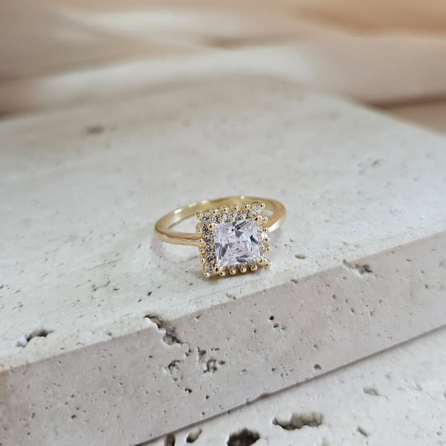 Anel Quadrado Grande com Zirconias em volta