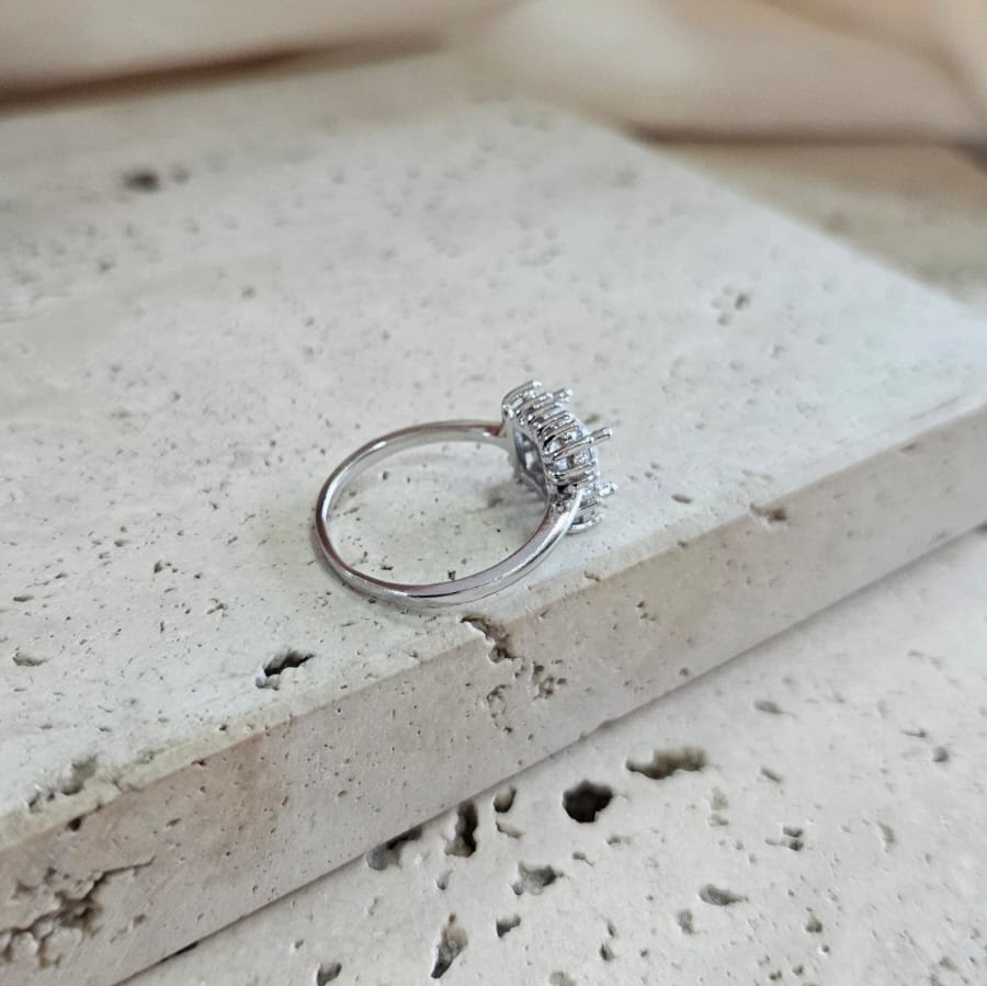 Anel Quadrado Grande com Zirconias em Volta