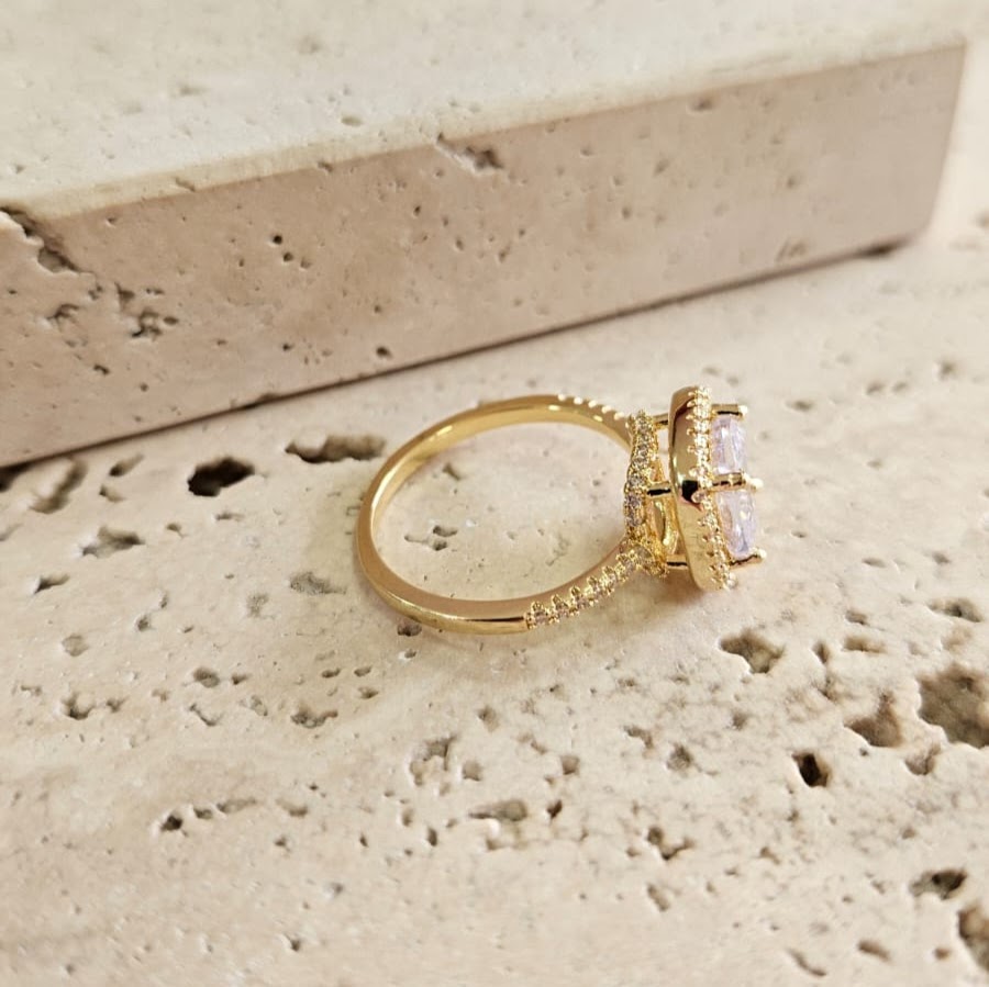 Anel Quadrado Caixa Alta Cravejado em Volta