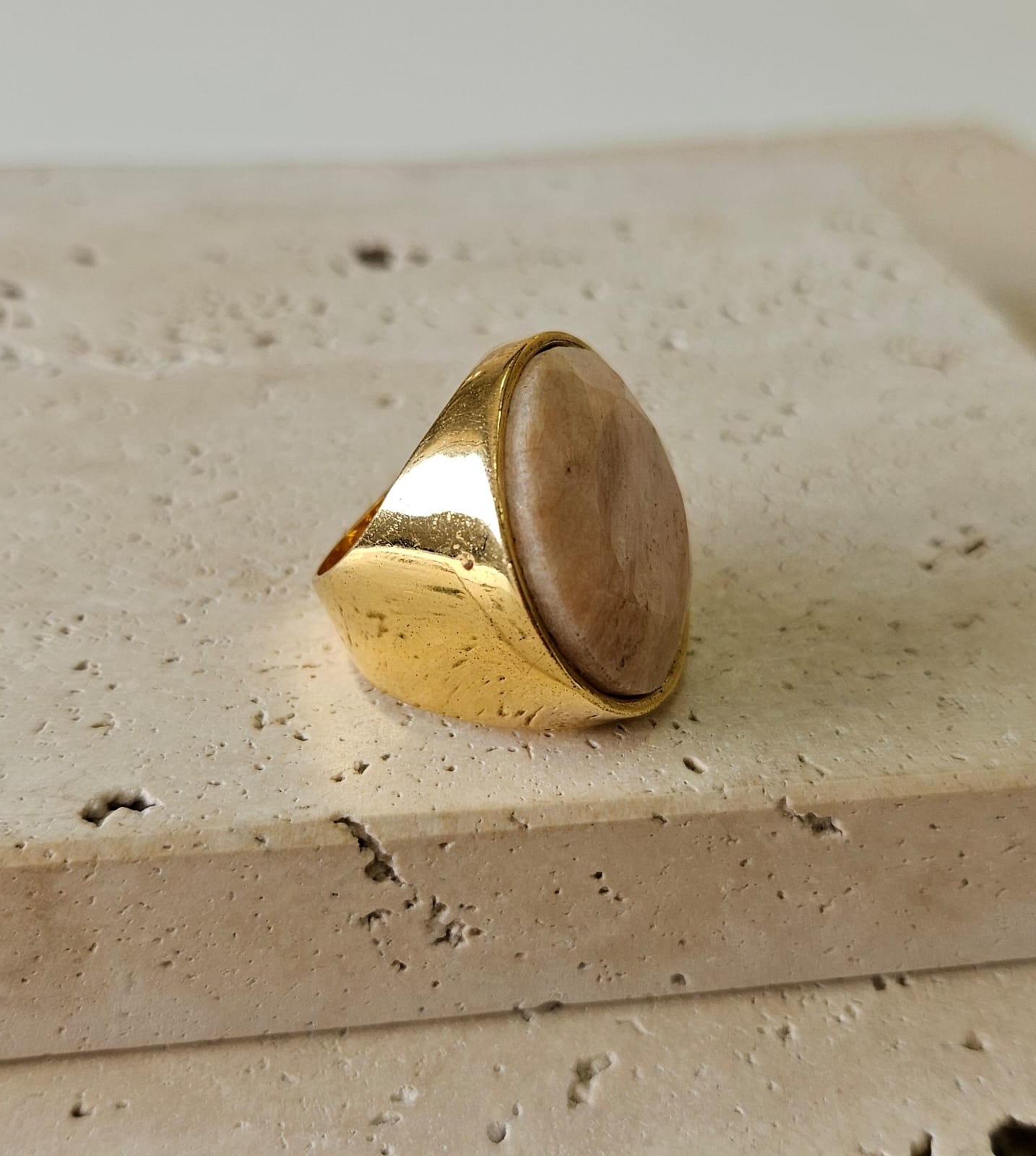 Anel Amazonita Laranja Flor no Fundo