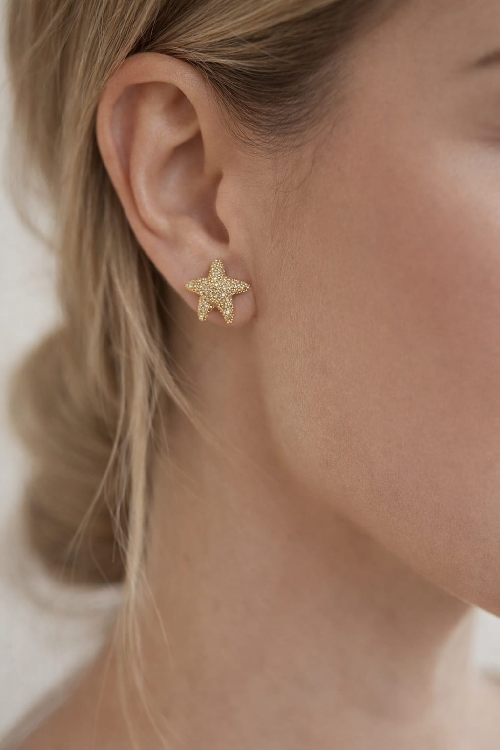 Brinco Estrela do Mar Arredondada Cravejada