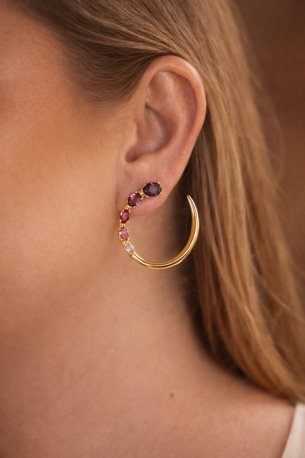 Brinco Meia Lua com Pedra de Vidro