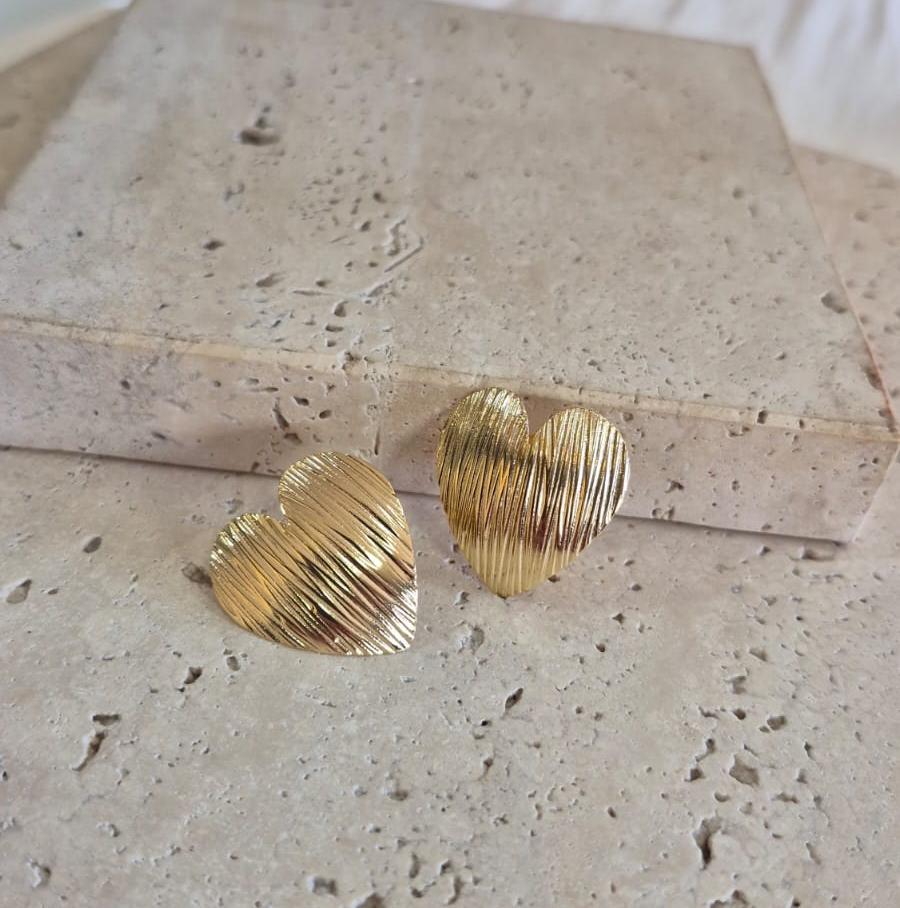 Brinco Coração Chapa Texturizado Gde