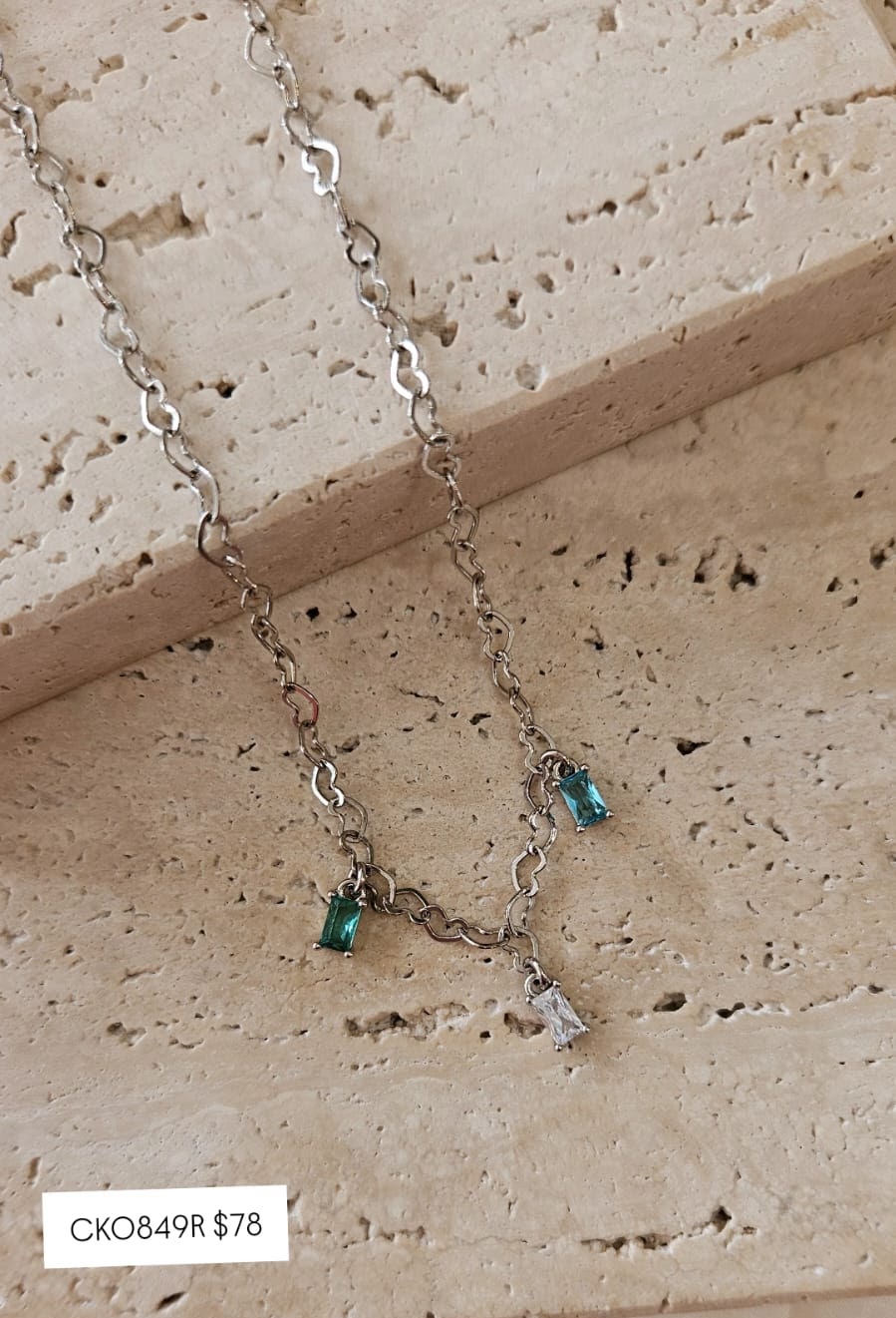 Choker Corrente de Corações com Zirconias Penduradas