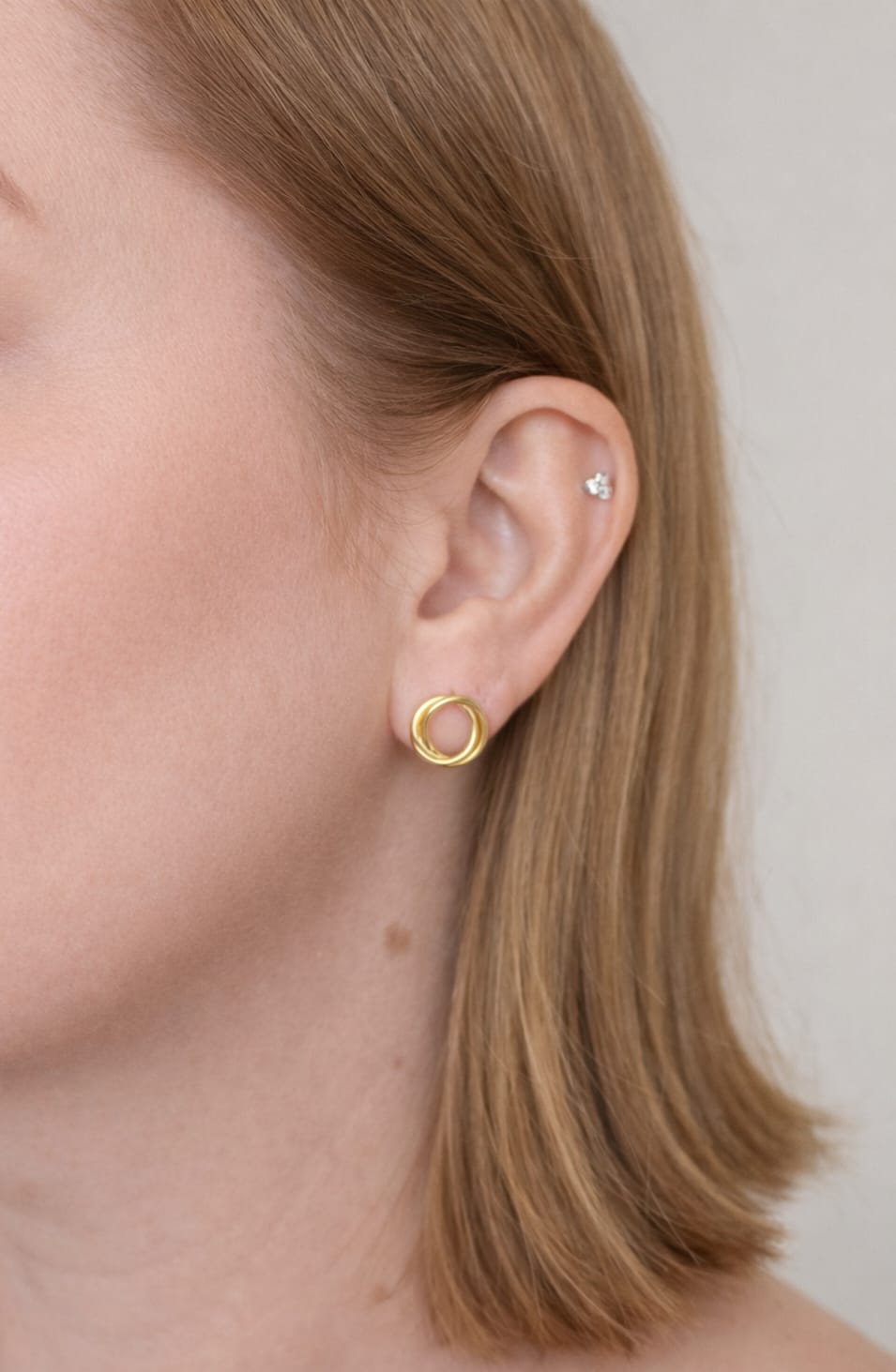 Brinco Aros Entrelaçados Pequeno