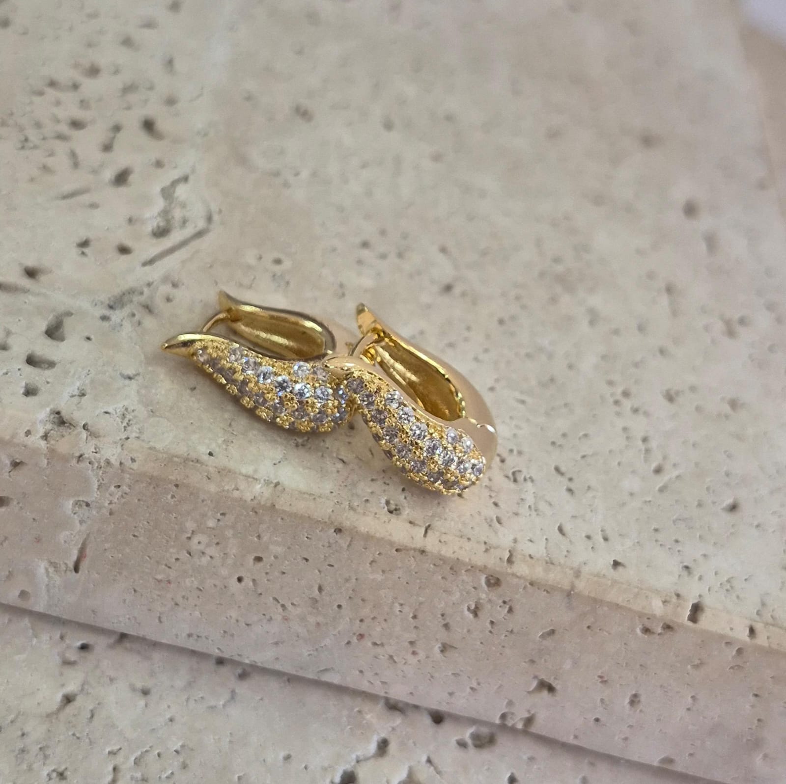 Brinco Argola Tulipa Cravejada 3 fileiras