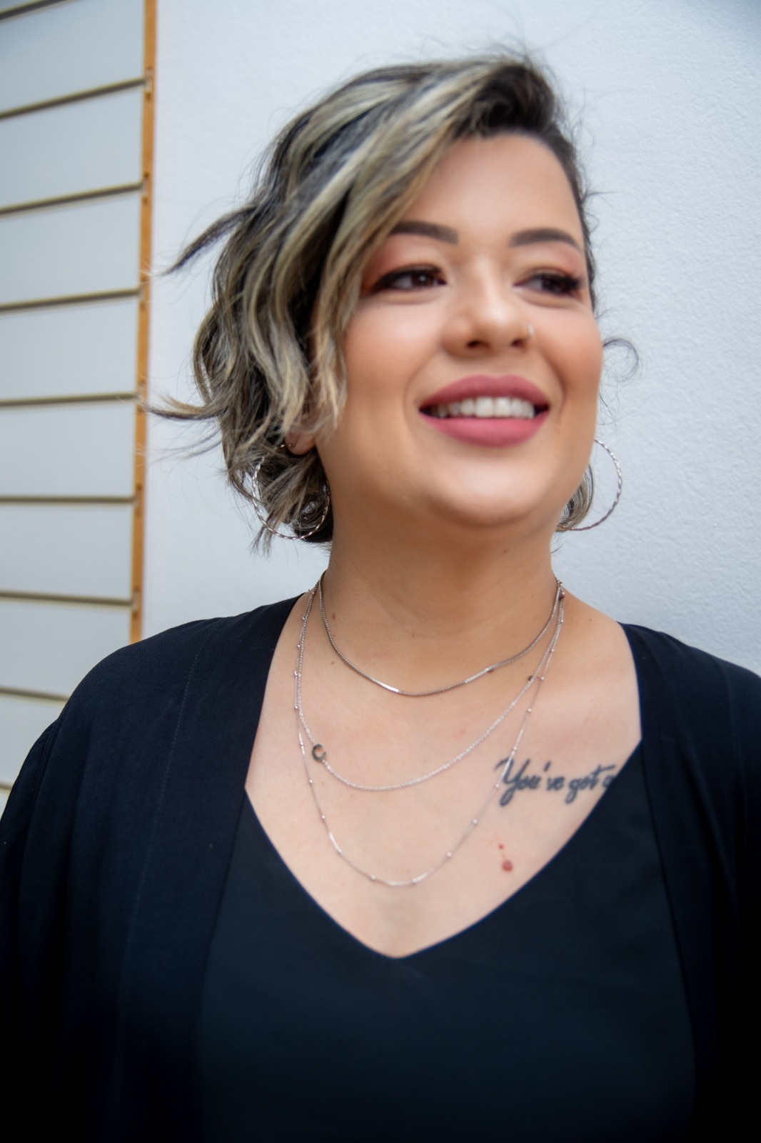 Gargantilha Letra V Tranversal 50cm