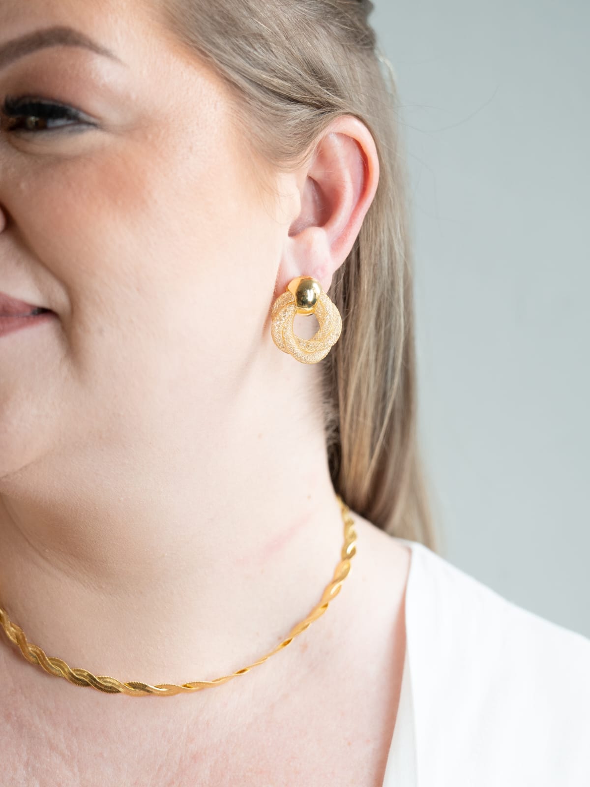 Brinco Tela com Zirconia Trançada