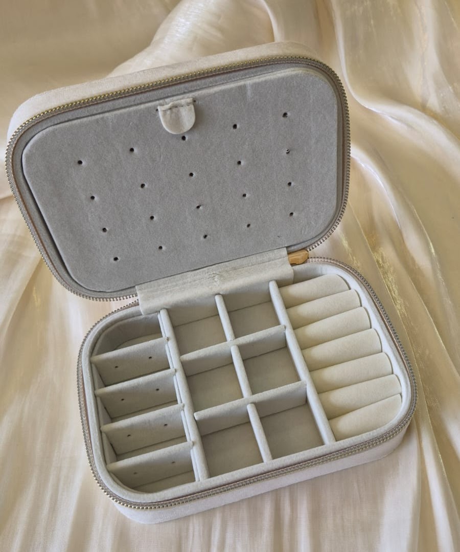 Porta Joia Medio Camurça Off White 15,5x10,5x5cm