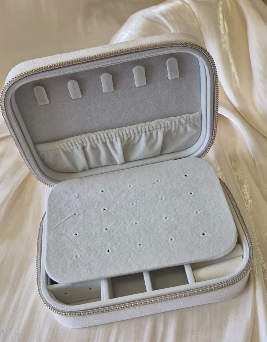 Porta Joia Medio Camurça Off White 15,5x10,5x5cm