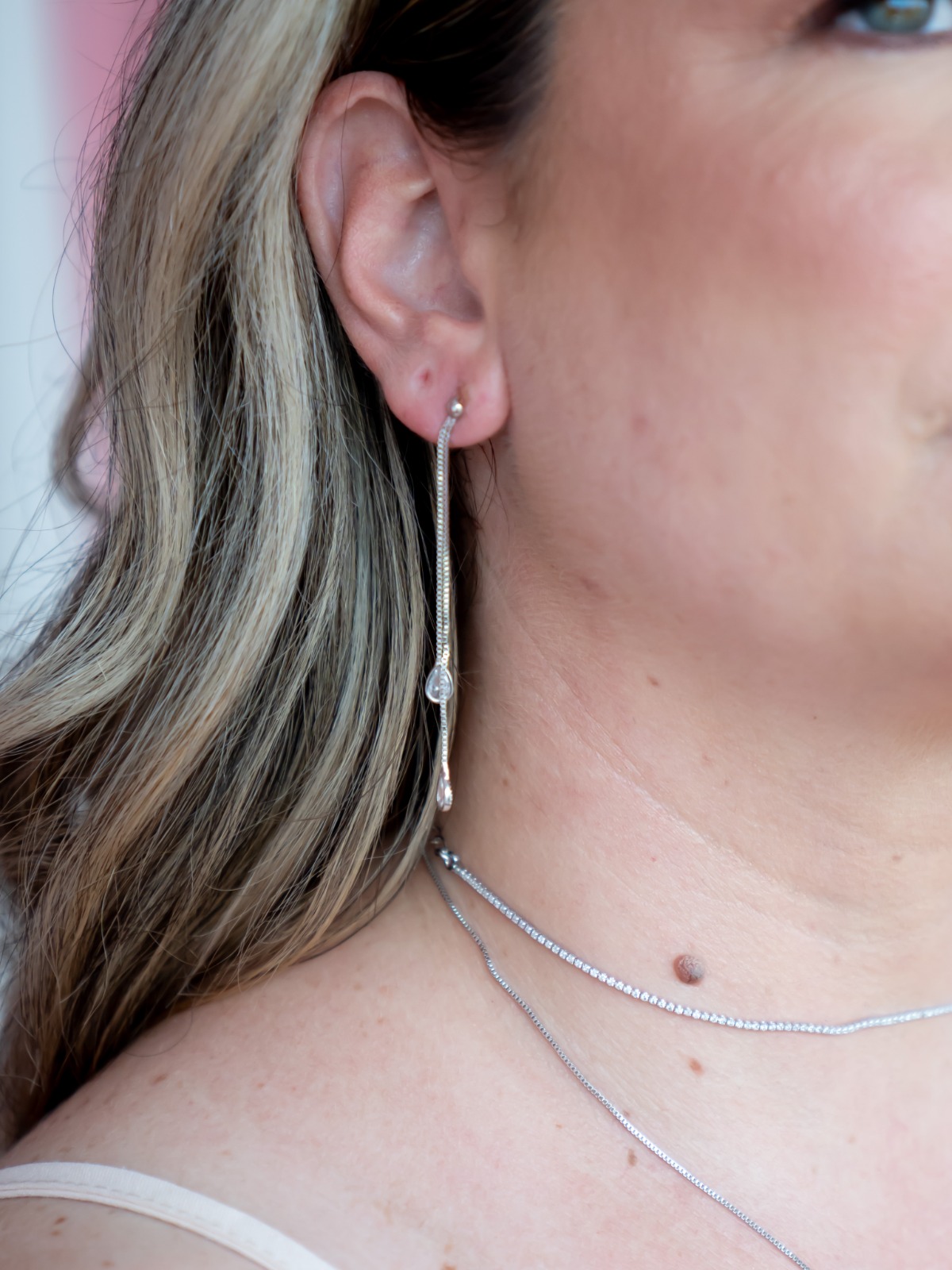 Brinco Pendente Duplo Ponto Luz