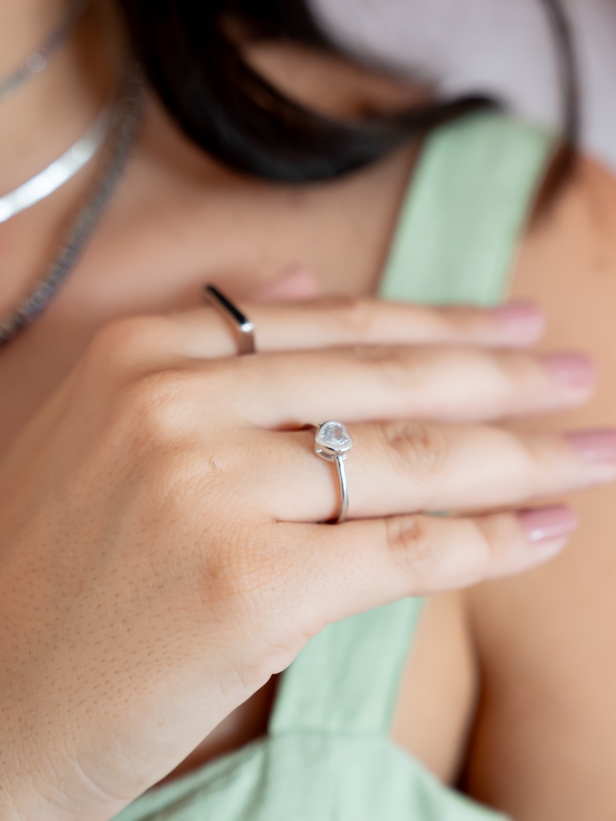 Anel Solitário Coração Cristal Cravação Inglesa