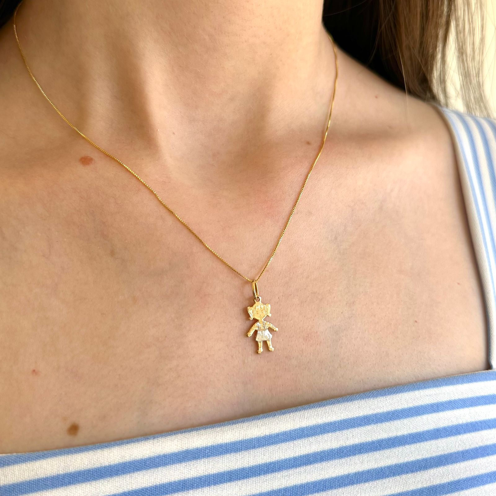 Pingente Menina Banhado a Ouro 18k