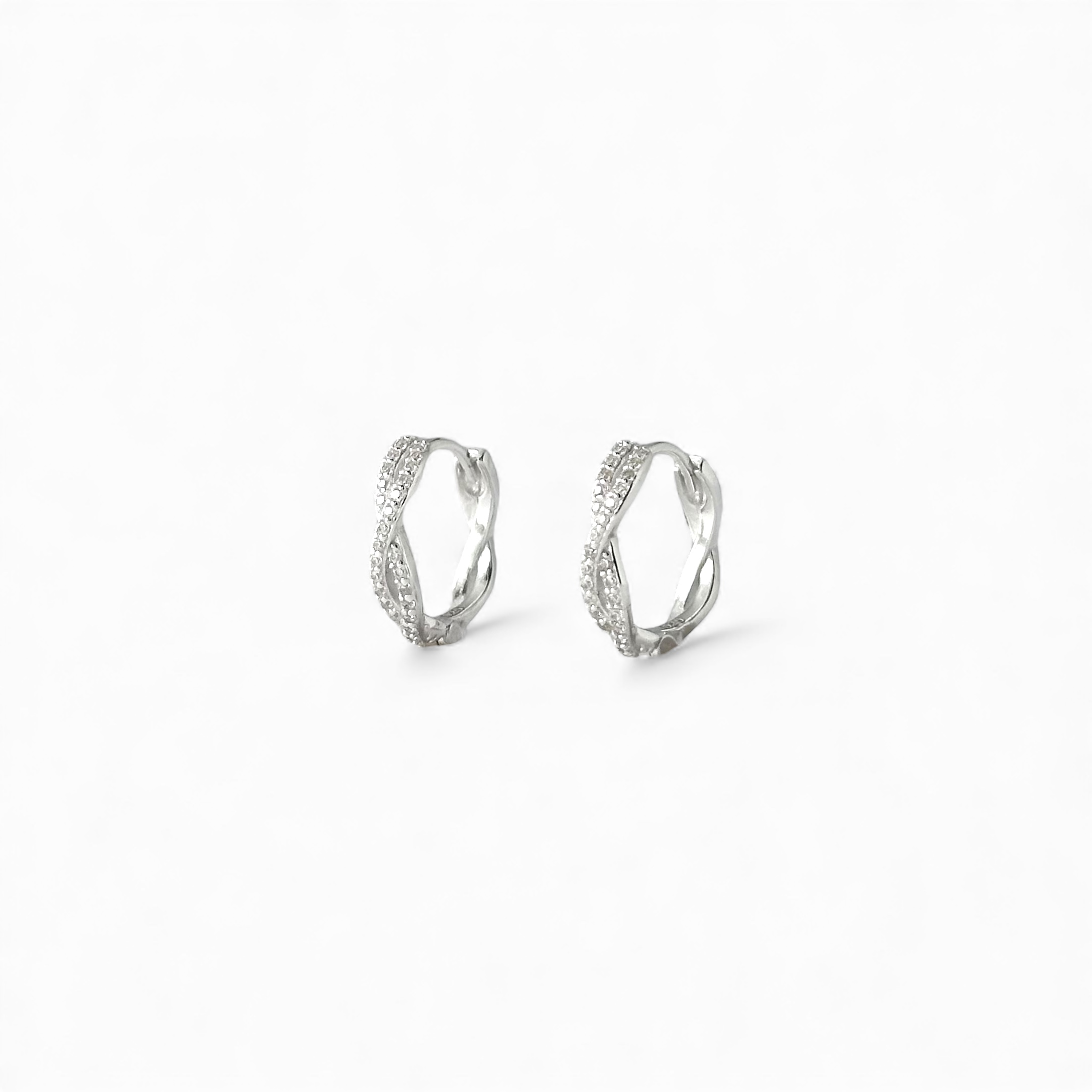 Brinco Argola Entrelaçada Prata 925 com Zircônias - 1,4cm