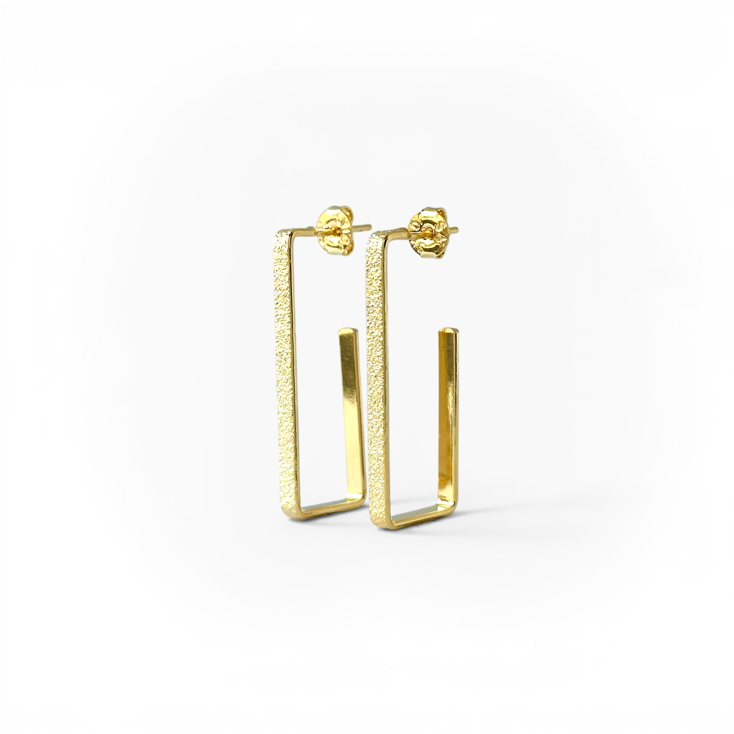 Brinco Argola Aberta Retangular com Detalhe Fosco Banhado a Ouro 18k