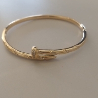 BRACELETE FO PREGO INSPIRED PREGO 8 TIRAS CRAVEJADAS 5CM