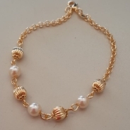 PULSEIRA FO 3 PEROLA 4 BOLA RISCADA DOURADA ELO PORTUGUES 18CM
