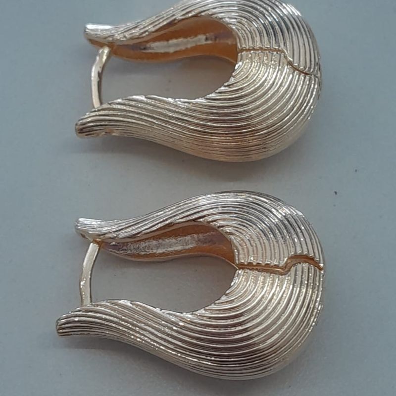 BRINCO FO ARGOLA GOTA RISCADA FECHO CLICK 17MM