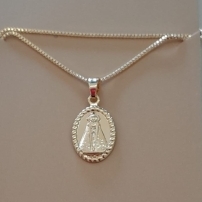 COLAR FO NS APARECIDA OVAL LISO DETALHE TORCIDO 9MM VENEZ 45CM