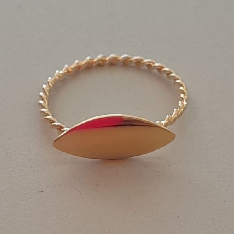 ANEL FO PLACA OVAL LISA ARO TORCIDO