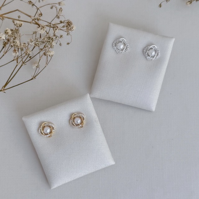 07.2696.15.O - (Tam.G) Brinco de efeito anéis planetários com pérola central