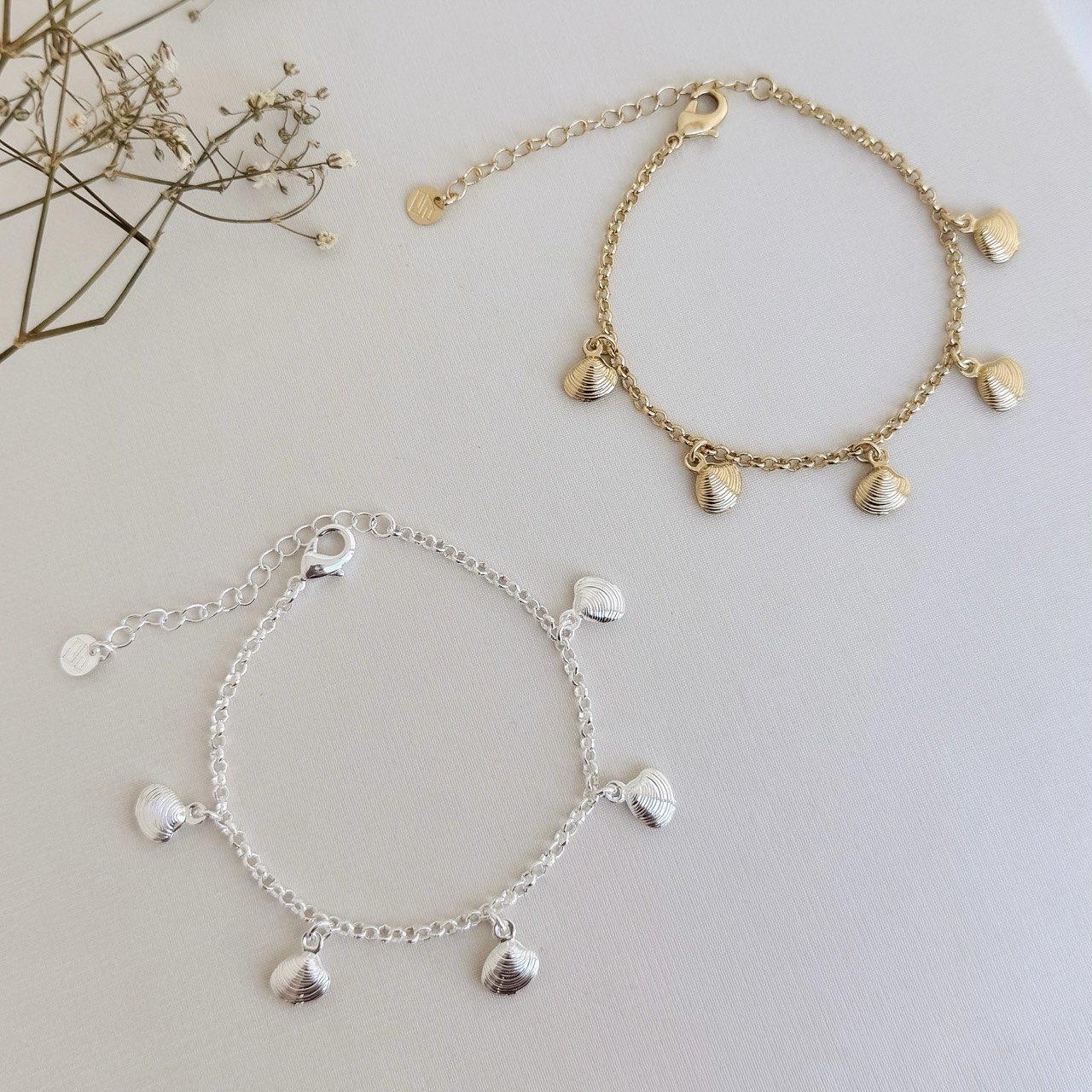 12.2206.0.O - Pulseira quatro conchas desenhadas em corrente elo portugues