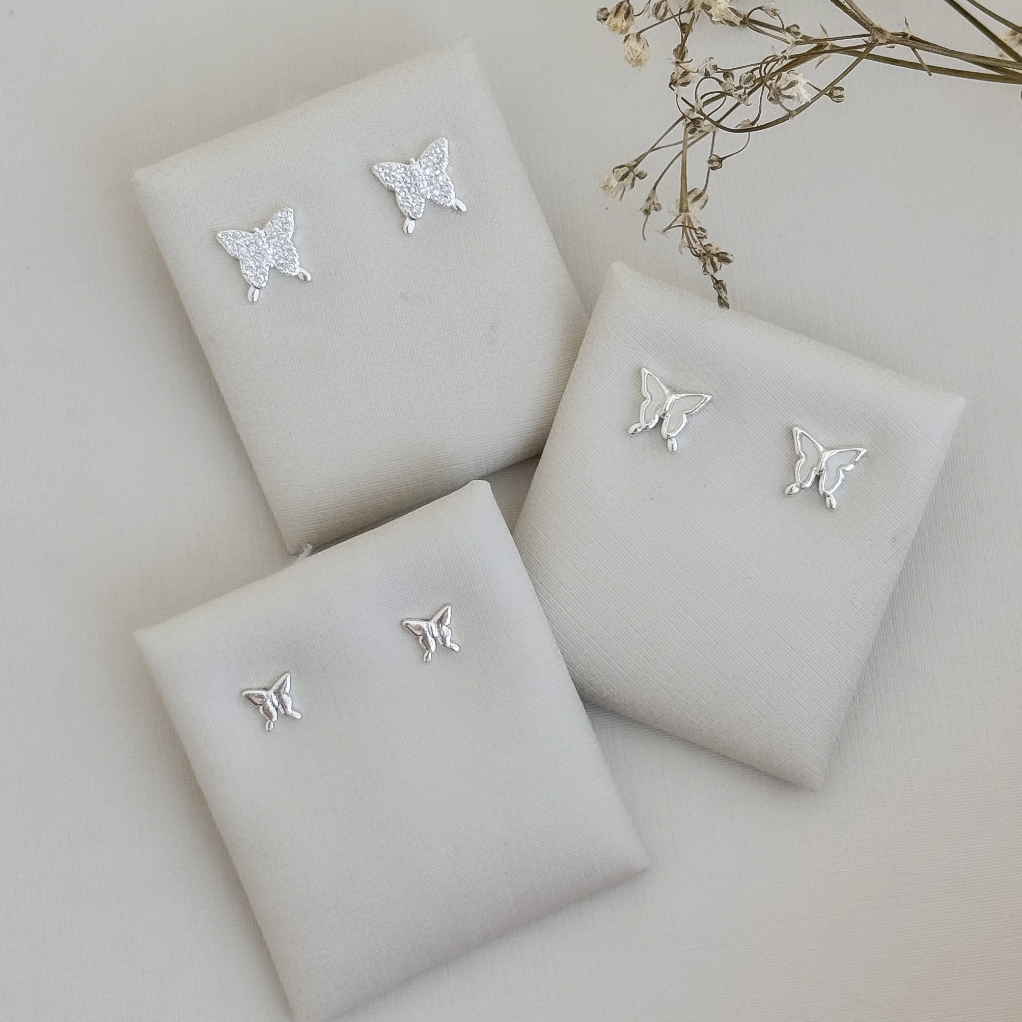 07.2703.1.S - (Tam.G) Brinco de borboleta papilio cravejada de borda reta