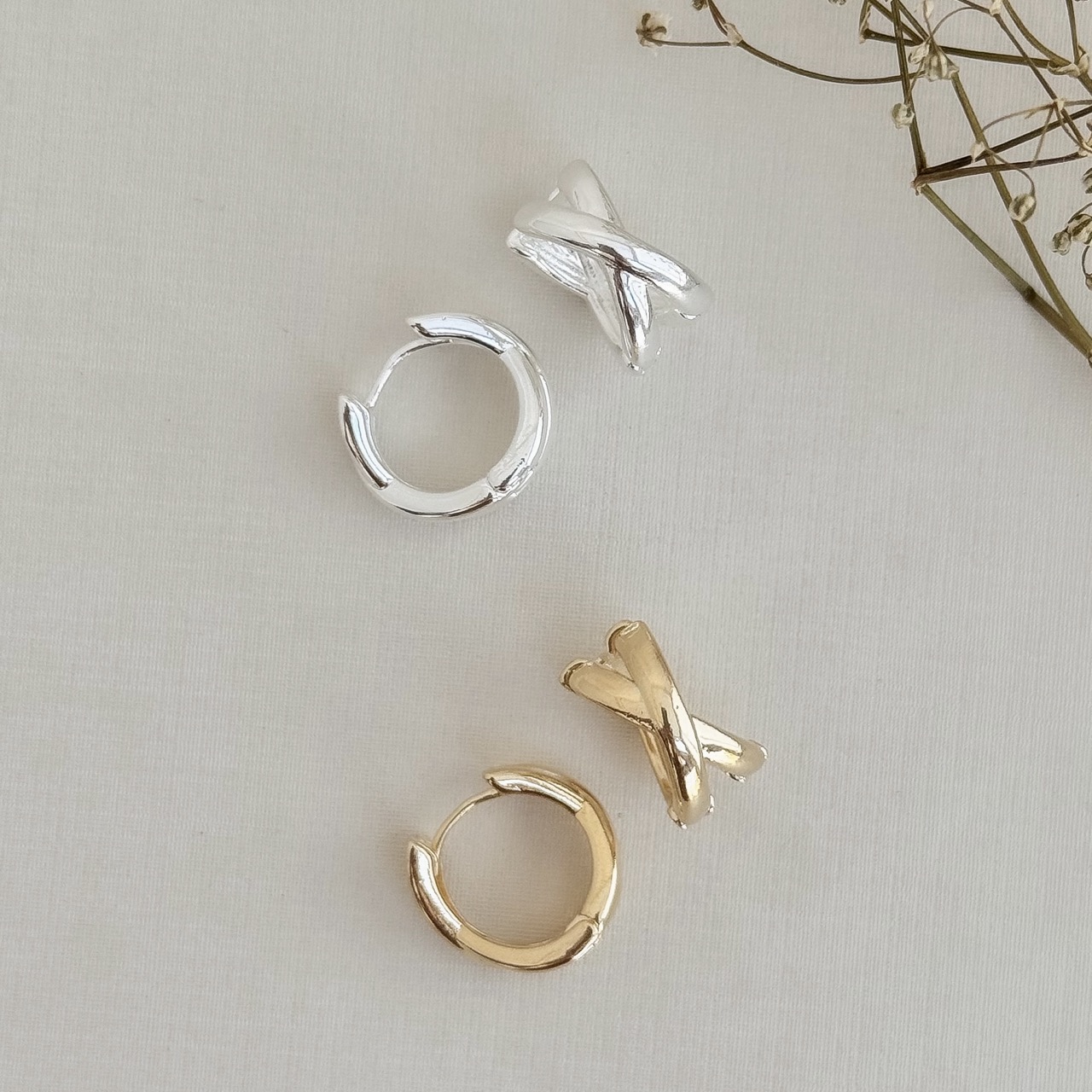 05.3037.0.O - Argola circular com tubos em formato X largo liso arredondado