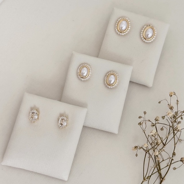 07.2712.1.O - (Tam.P) Brinco de ponto de luz oval em cravação seis garras