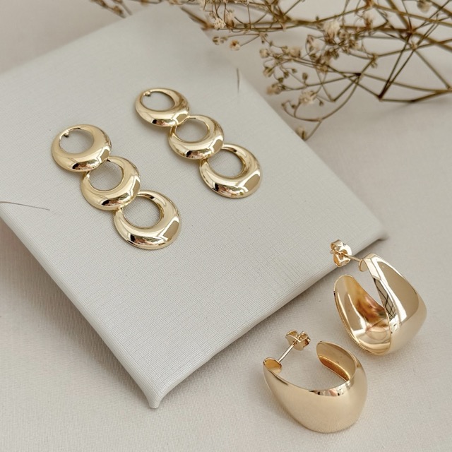 06.1852.0.O - Brinco de chapa em formato J largo liso