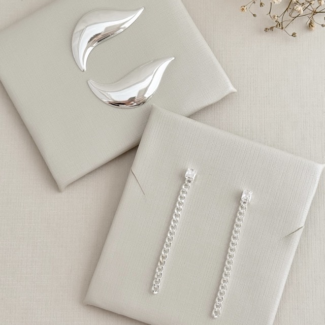 06.1857.0.S - Brinco de chapa liso em formato chamas