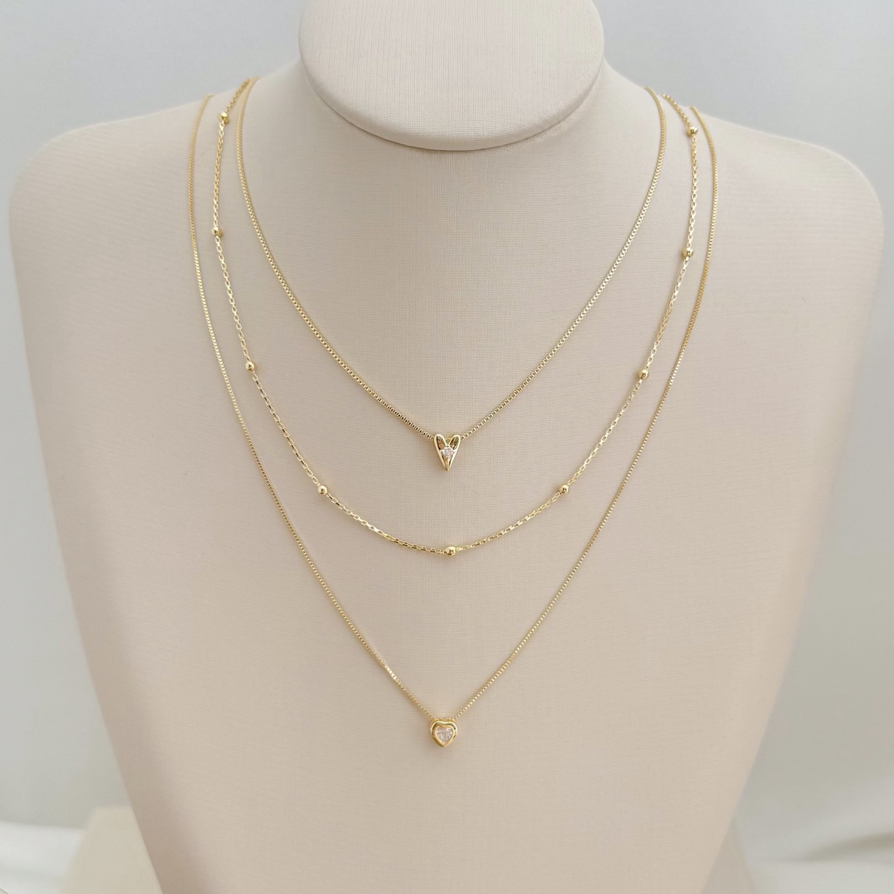 09.2353.0.O - (32) Colar de veneziana espaçada com bolinhas lisas