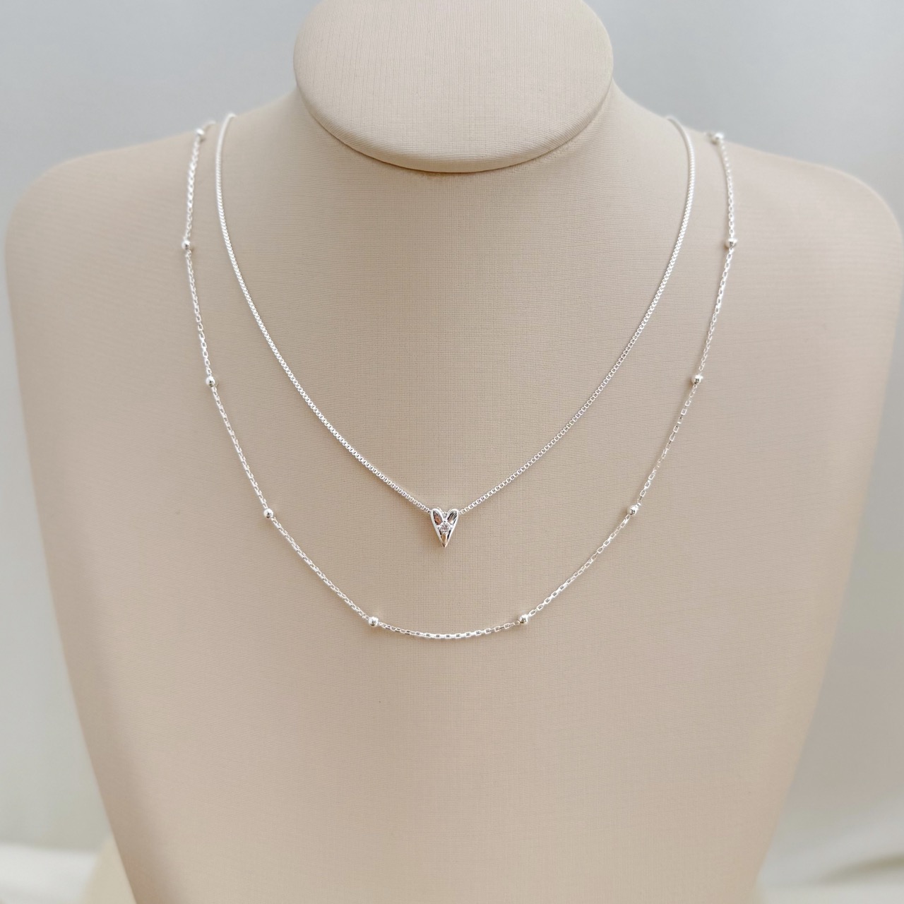 09.2353.0.S - (32) Colar de veneziana espaçada com bolinhas lisas